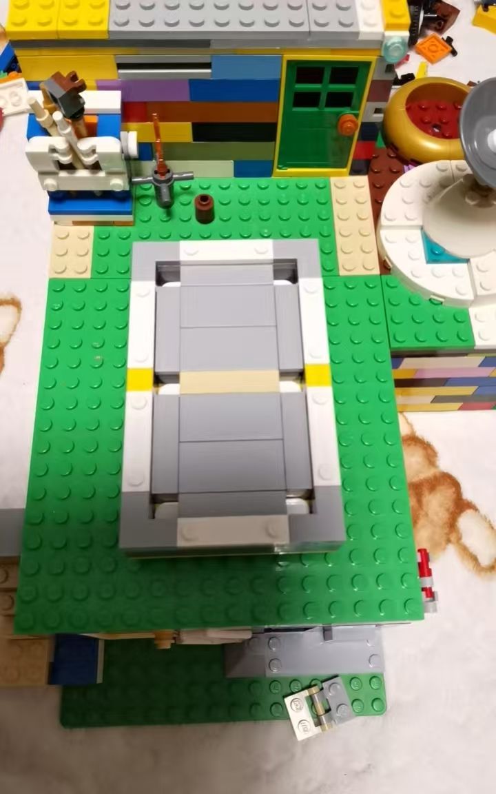 Oliver’s Lego Billiards Table