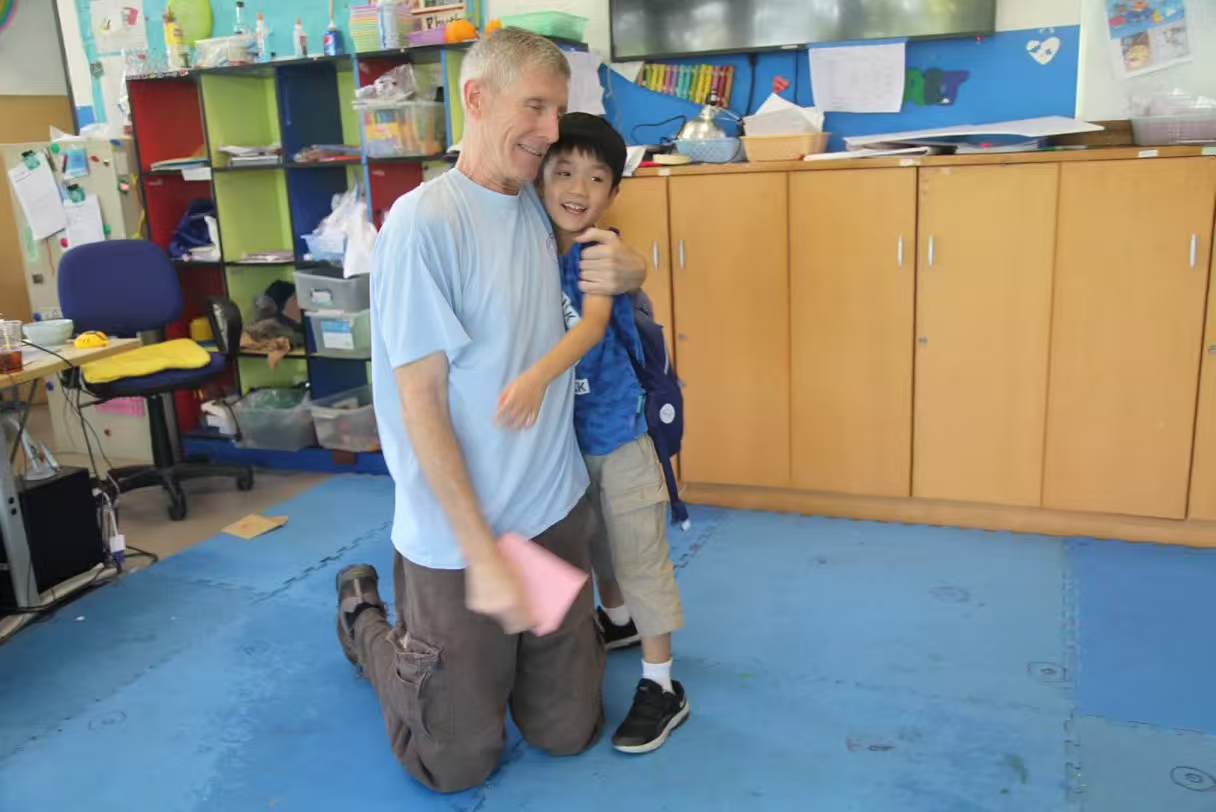 The Teacher Who Knelt Down