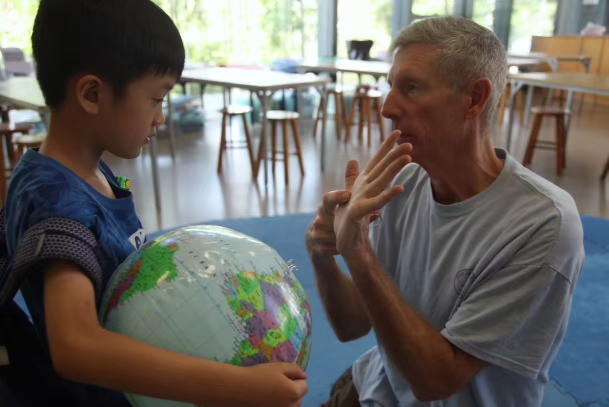 The Teacher Who Knelt Down